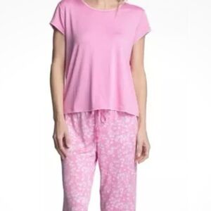 MUK LUKS Women's Super Soft 2-Pc. T-Shirt & Capri Pajama Set, Pink Daisy
